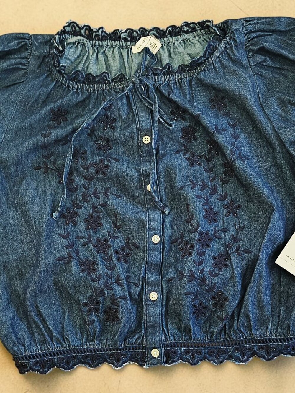 NWT Free Assembly Juniors XS 0-2 Floral Embroidered Chambray Denim Crop Top